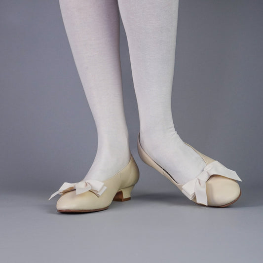 Waltz Edwardian Slipper (Cream)